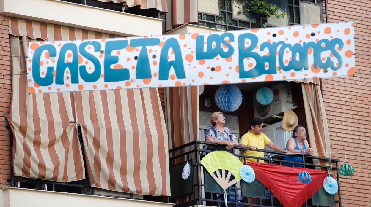 Balcones engalanados por la Feria de 2020