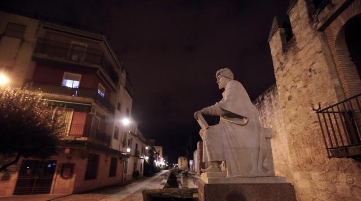 Imágen desierta por el toque de queda en el casco antiguo de Córdoba