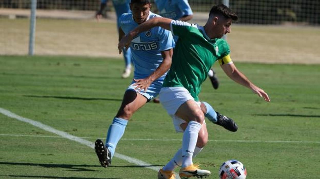 Javi Flores en el partido de pretemporada ante la Balompédica Linense