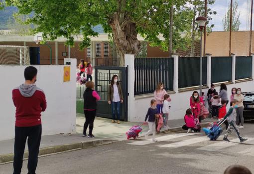 Doña Mencía | La vuelta a las aulas da un respiro tras el gran brote de Covid por la cepa británica