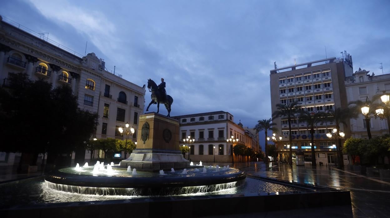 Plaza de Las Tendillas poco antes del toque de queda