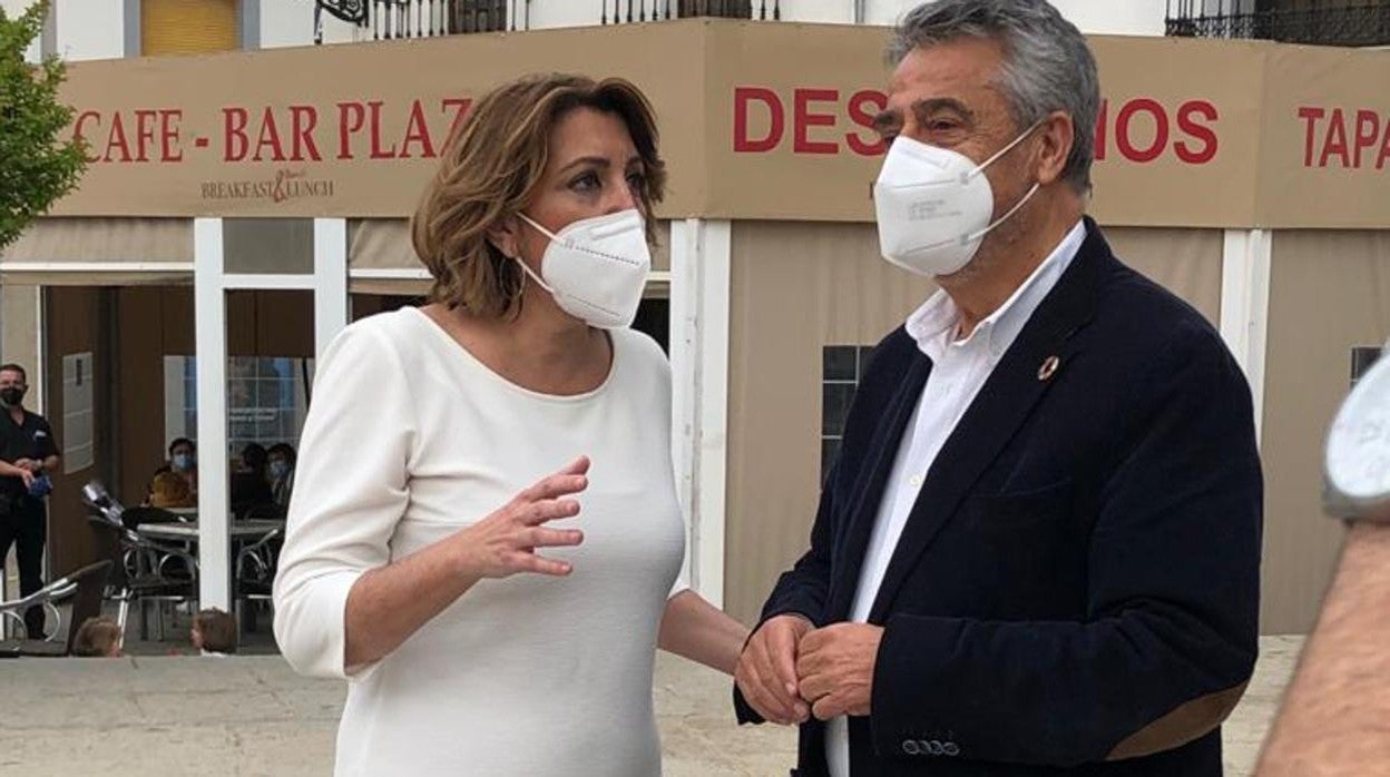 Susana Díaz junto al alcalde de Hinojosa, Matías González