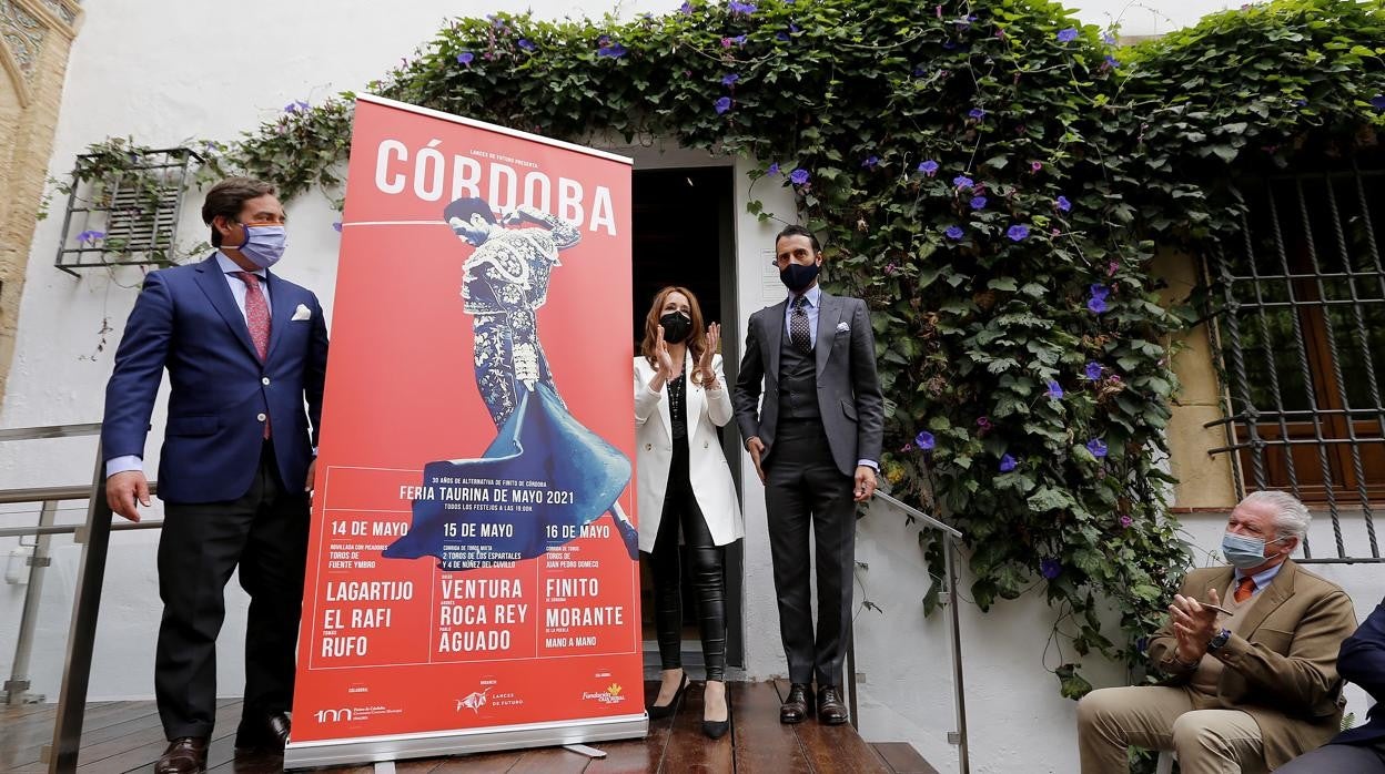 José María Garzón, empresario de Lances de Futuro, junto a Finito en la presentación de los carteles de mayo en Córdoba