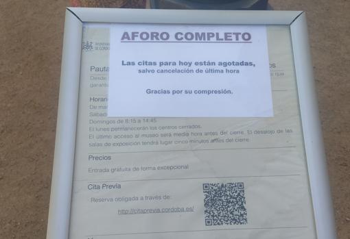 Imagen del cartel que informa del aforo completo para este sábado en el Alcázar