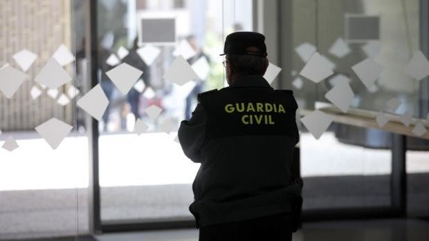 Piden 6 años de cárcel para un acusado de continuos abusos sexuales a la hija menor de su pareja en Córdoba