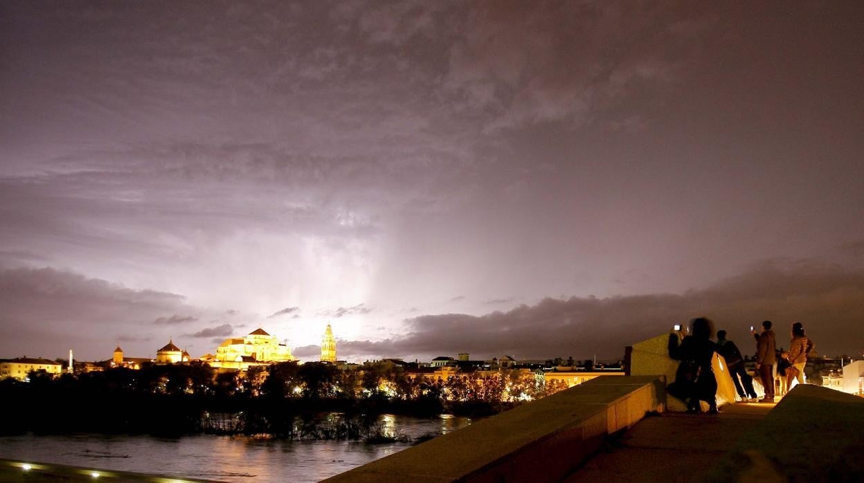 Tormenta sobre la Mezquita-Catedral de Córdoba