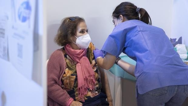 Andalucía ha puesto ya más de 2,5 millones de dosis de la vacuna contra el coronavirus