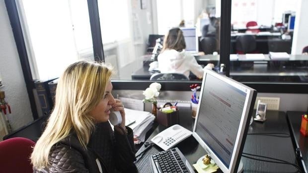 Andalucía, obligada a adelantar 15 millones de euros para violencia machista por el retraso del Gobierno