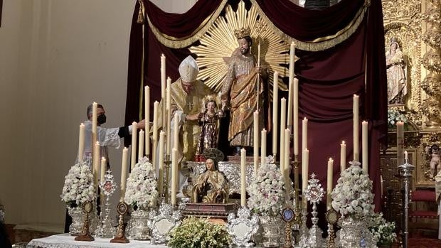 El obispo corona en Córdoba a San José, el «ejemplo para todos los padres del mundo»