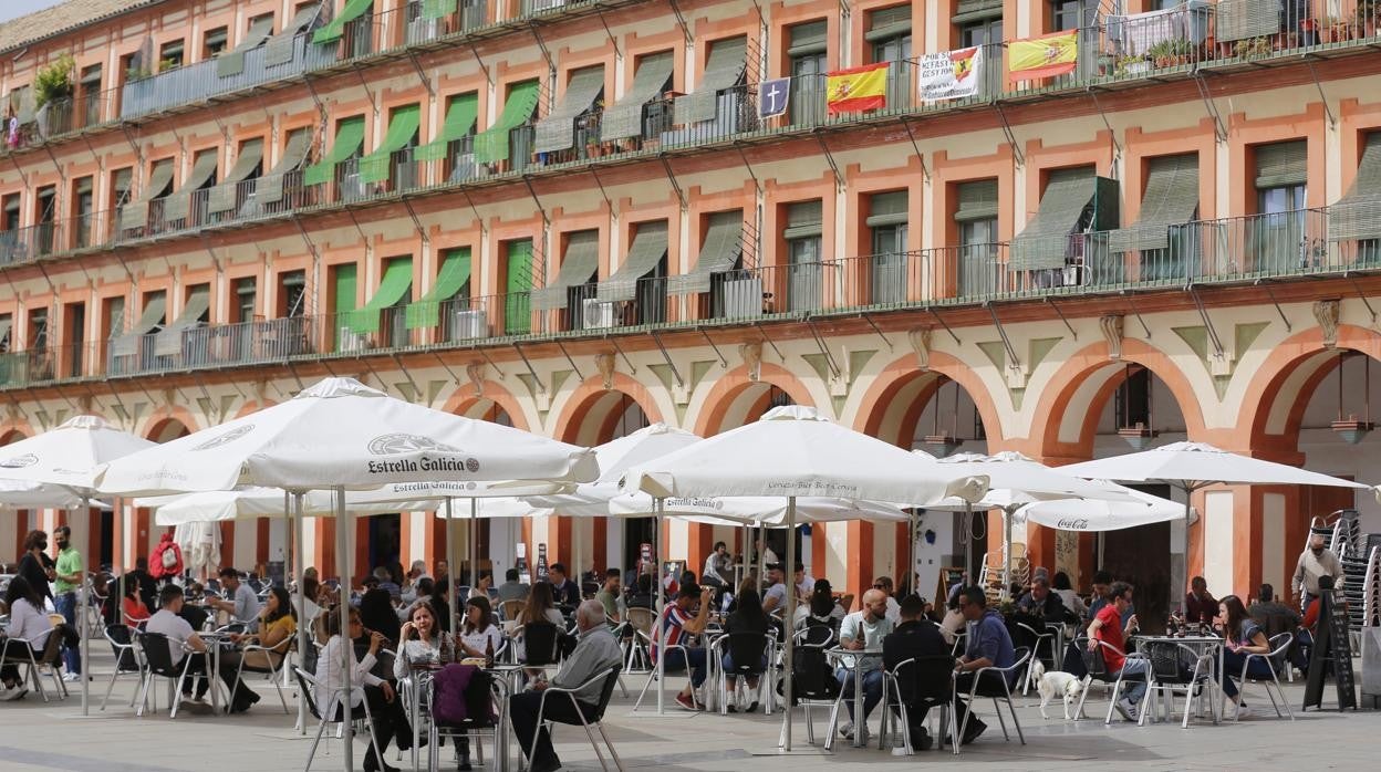 Veladores en la Corredera el pasado mes de marzo