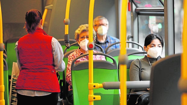 Aucorsa multiplica por diez el gasto en limpieza de los autobuses de Córdoba por el Covid-19