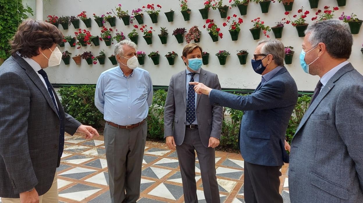 El delegado del Gobierno, hoy con los tres presidentes de la Plaza de Toros de los Califas