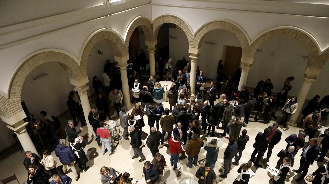 Un cóctel tras una reunión profesional en el Palacio de Congresos