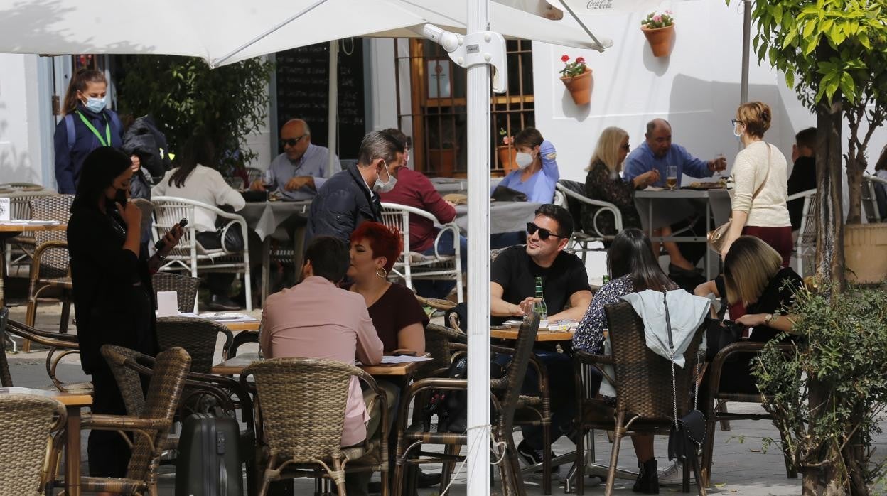 Ambiente de terrazas en la Ribera de Córdoba