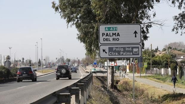 Accidente en Córdoba | Colisionan cuatro coches en la carretera de Palma del Río