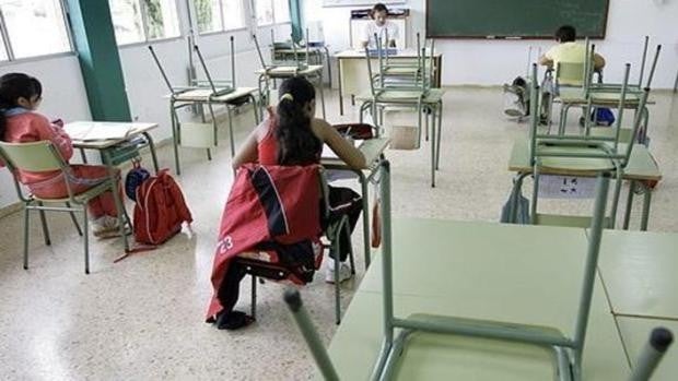 Crecen más de un cien por cien las faltas a clase en Andalucía en el curso marcado por el Covid