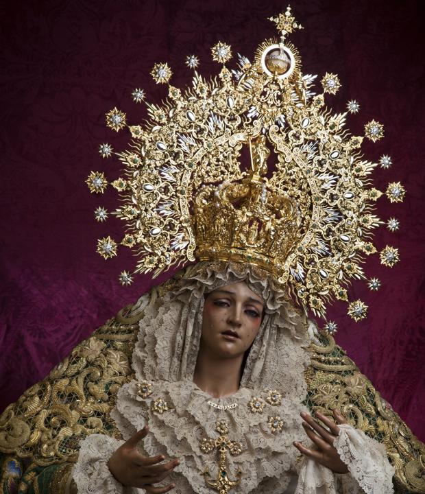 La Virgen de la Esperanza de Córdoba ya reina con su nueva corona