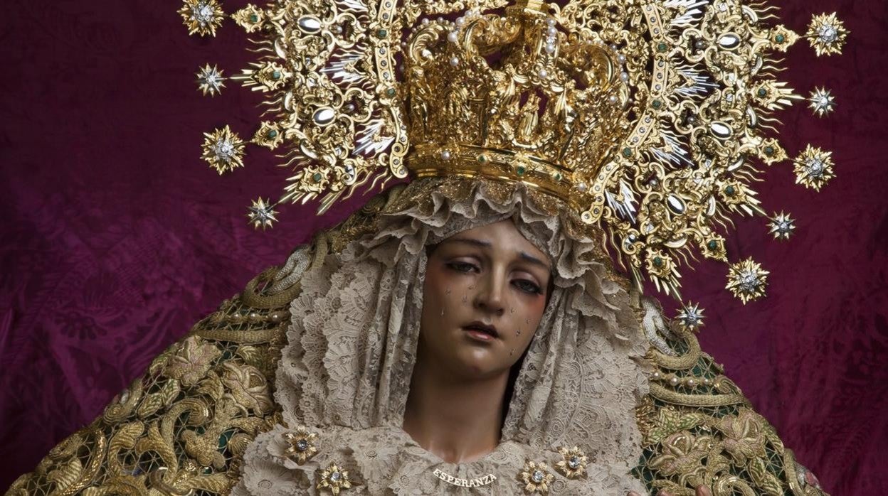 La Virgen de la Esperanza, con su nueva corona