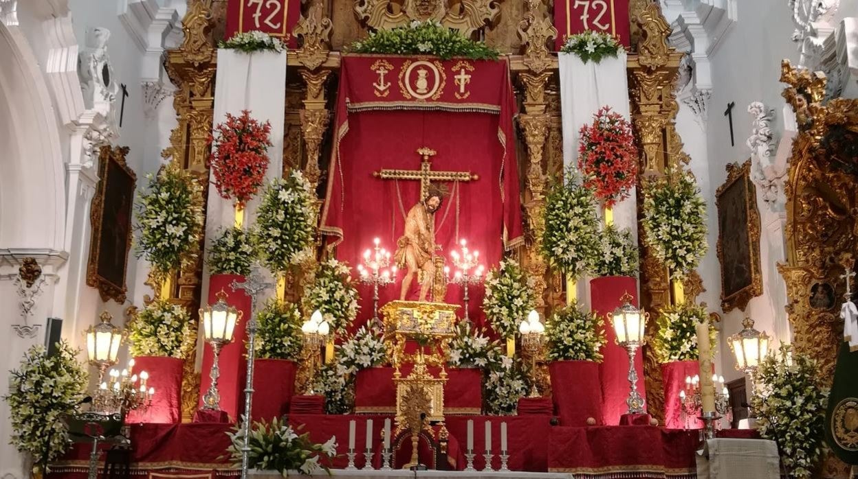 Altar de cultos en mayo del Señor de la Columna de Priego de Córdoba