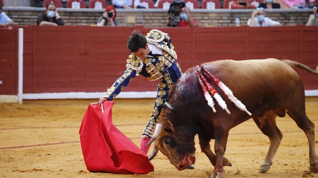 Lagartijo, en un lance en el Coso de los Califas esta tarde a su primero