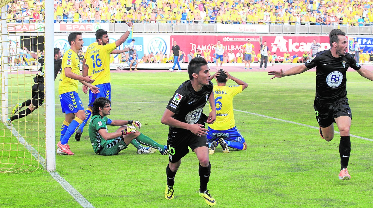 Uli Dávila celebra el gol del ascenso del Córdoba CF en Las Palmas