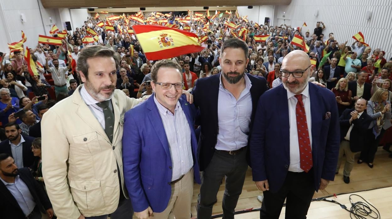 Abascal y Hernández en el último acto de Vox en Córdoba en octubre de 2019