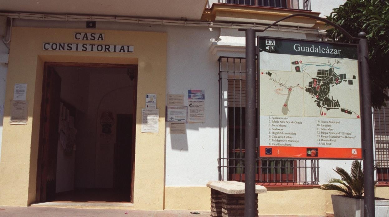 Imagen de la entrada del Ayuntamiento de Guadalcázar