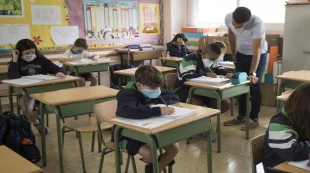 Varios niños, en una clase de un colegio de Andalucía