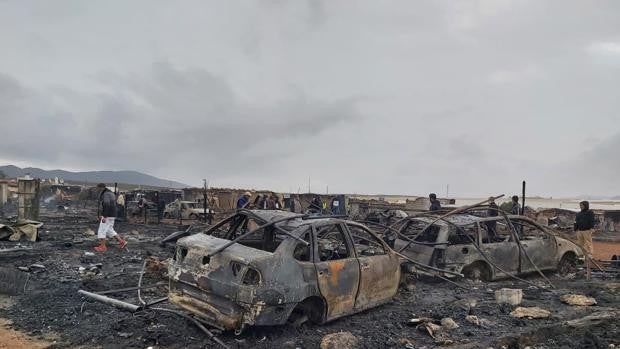 Un incendio intencionado arrasa más de 100 chabolas de inmigrantes en Níjar