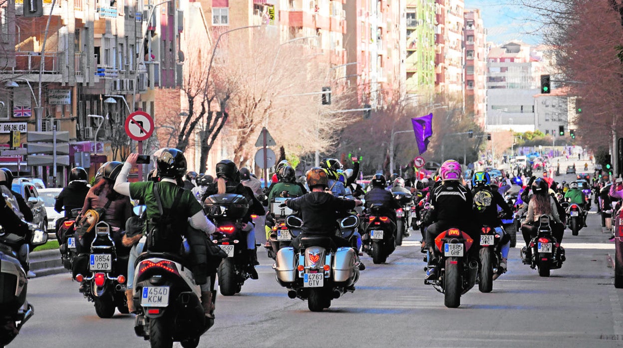 Caravana de vehículos contra la decisión