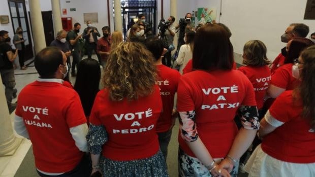 Juan Espadas presenta el tope de avales con firmas de toda Andalucía para ser candidato a la Junta