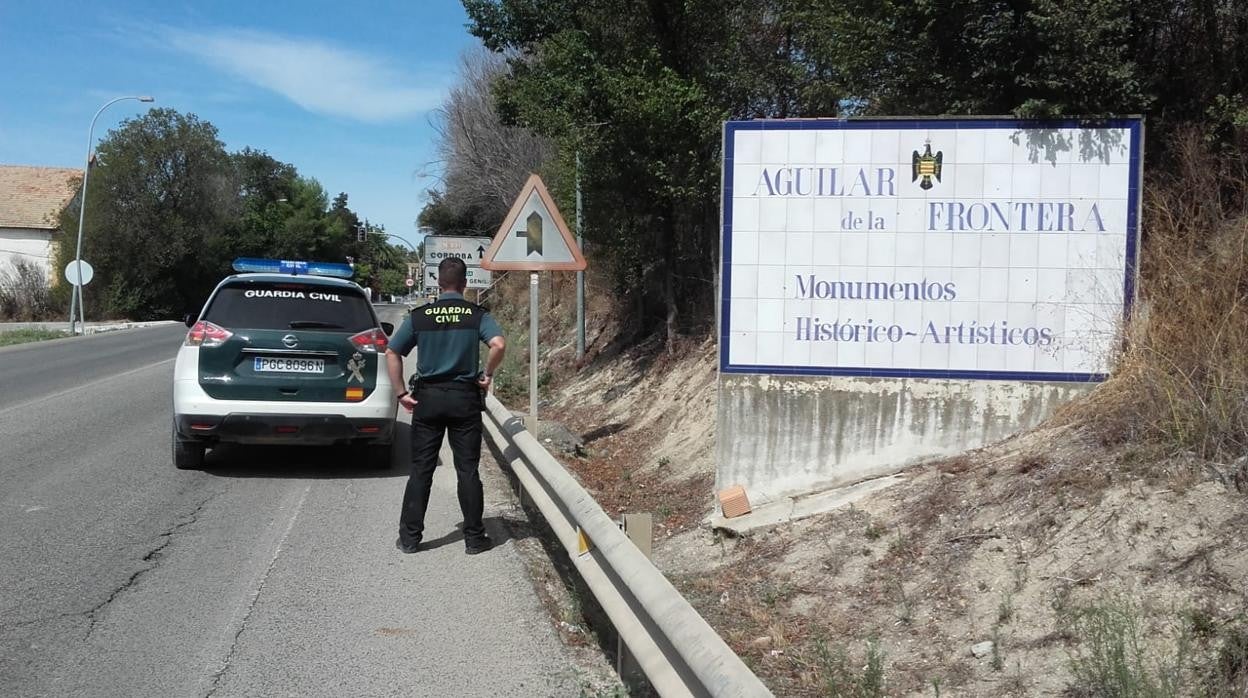 Agentes de la Guardia Civil en Aguilar