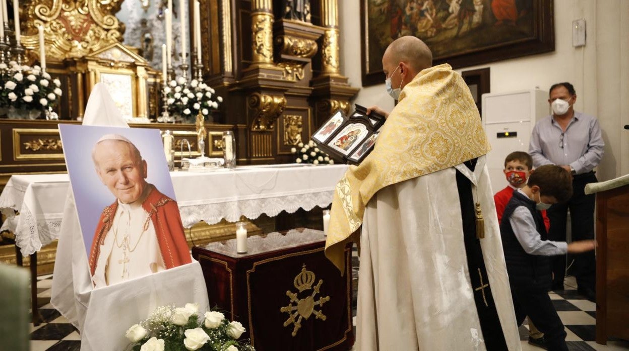 Acto de oración por las familias ante las reliquias del papa san Juan Pablo II