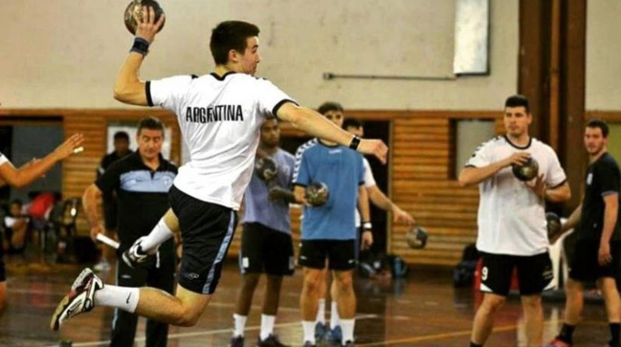 Sean Corning, en un entrenamiento con el Cajasur Córdoba BM