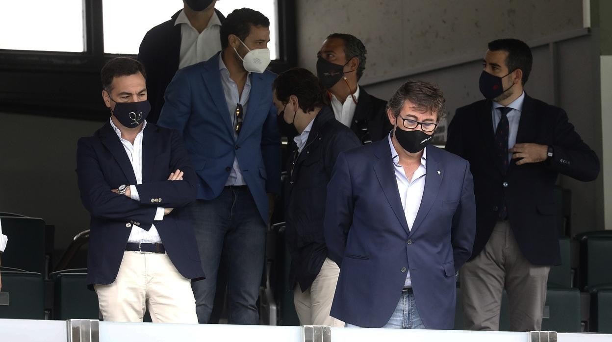 El consejero delegado del Córdoba, Javier González Calvo, en el palco del estadio