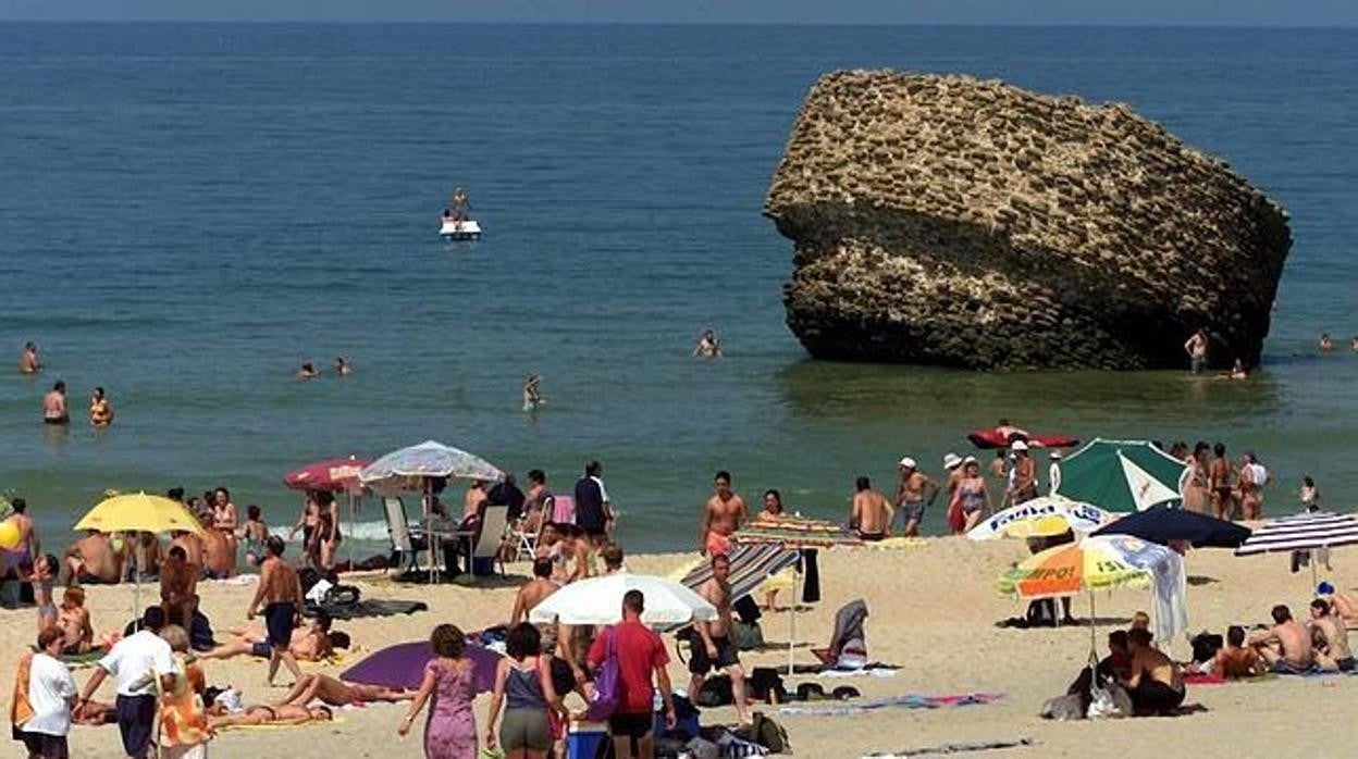 Veraneantes en la playa de Matalascañas