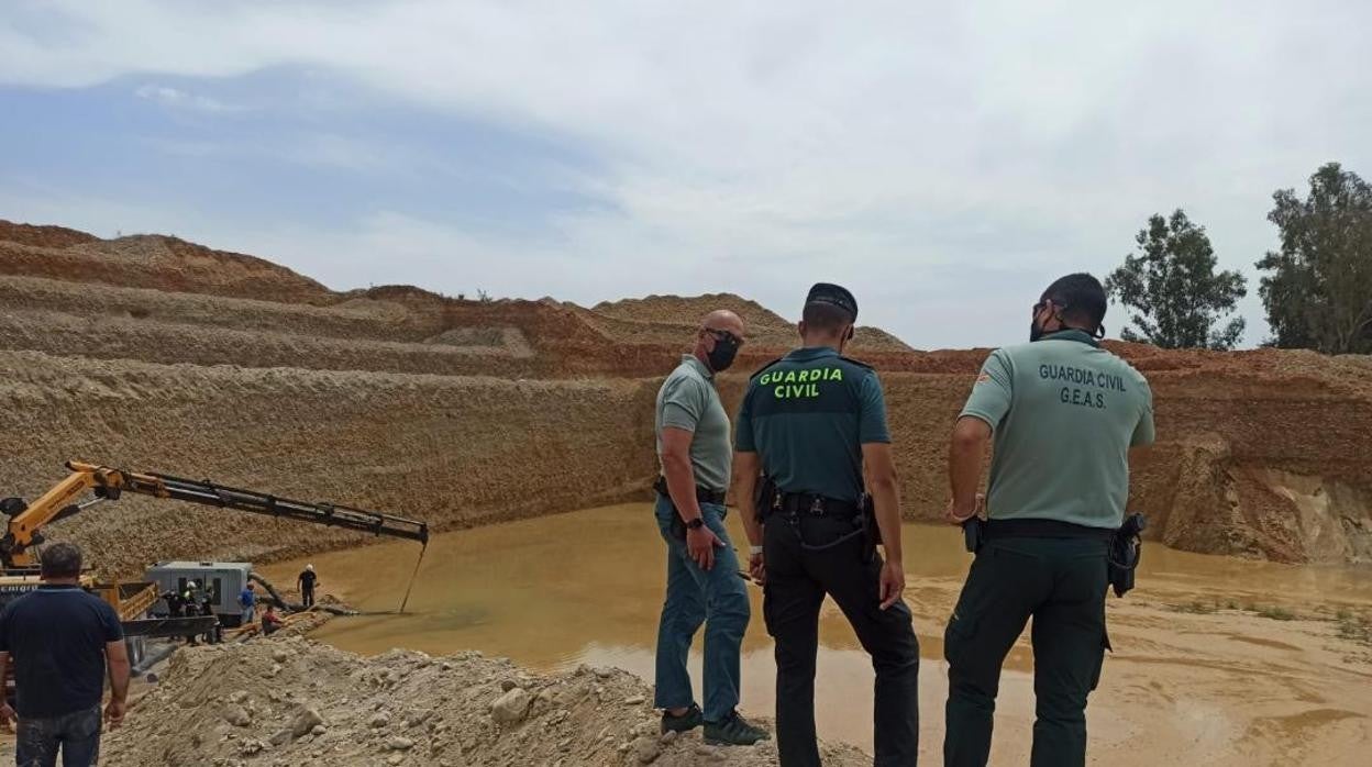 Agentes de la Guardia CiviL participan en la búsqueda