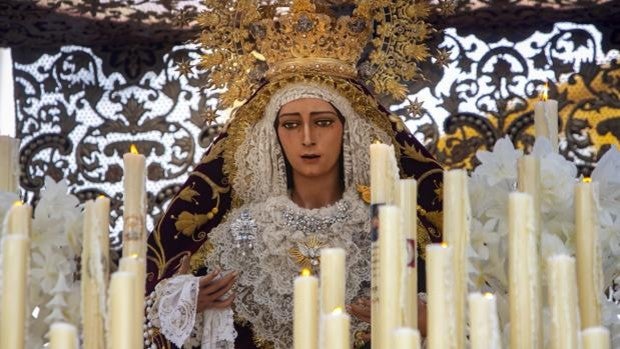 Alfileres de promesa para la Virgen de la Encarnación de Córdoba con las intenciones de sus devotos