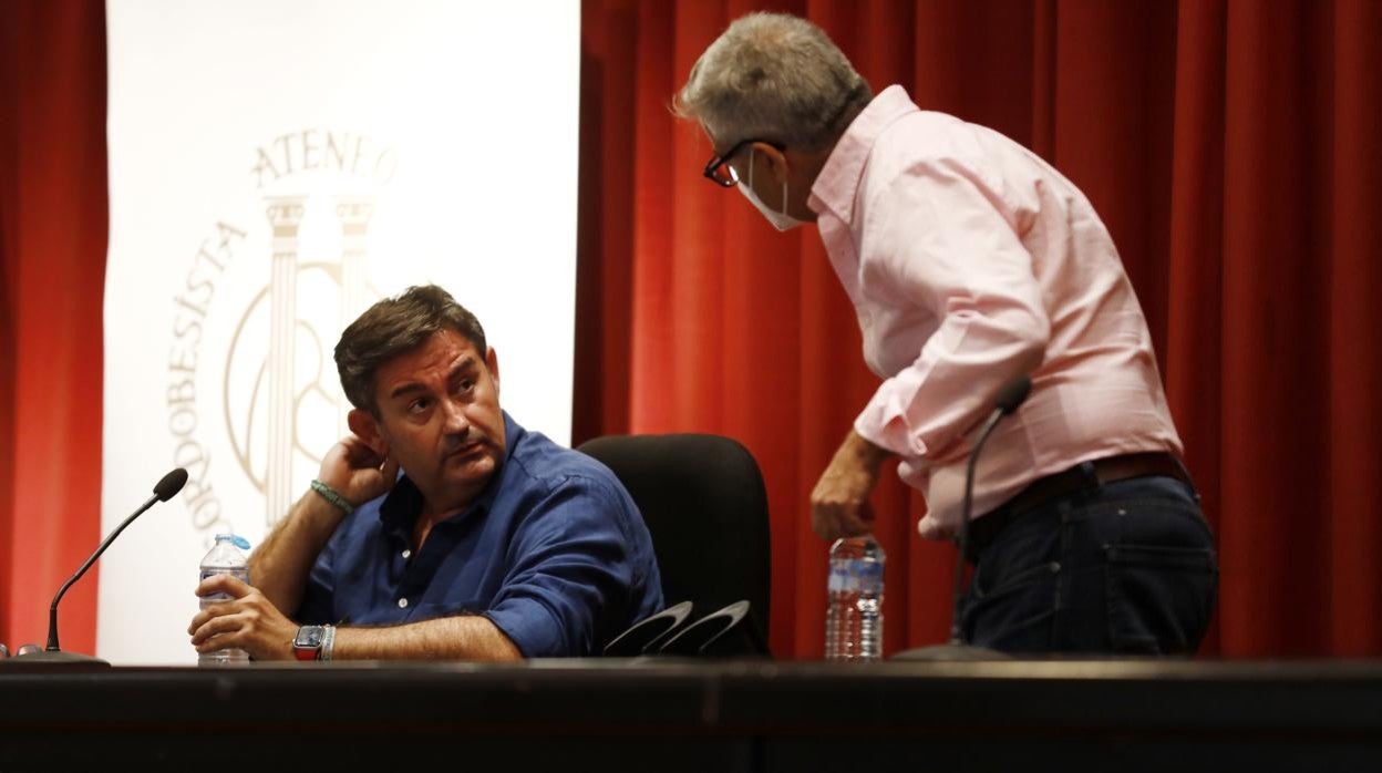 El consejero delegado del Córdoba, Javier González Calvo, el martes en el Ateneo Cordobesista