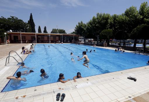 Piscina de un club social cordobés durante el verano pasado