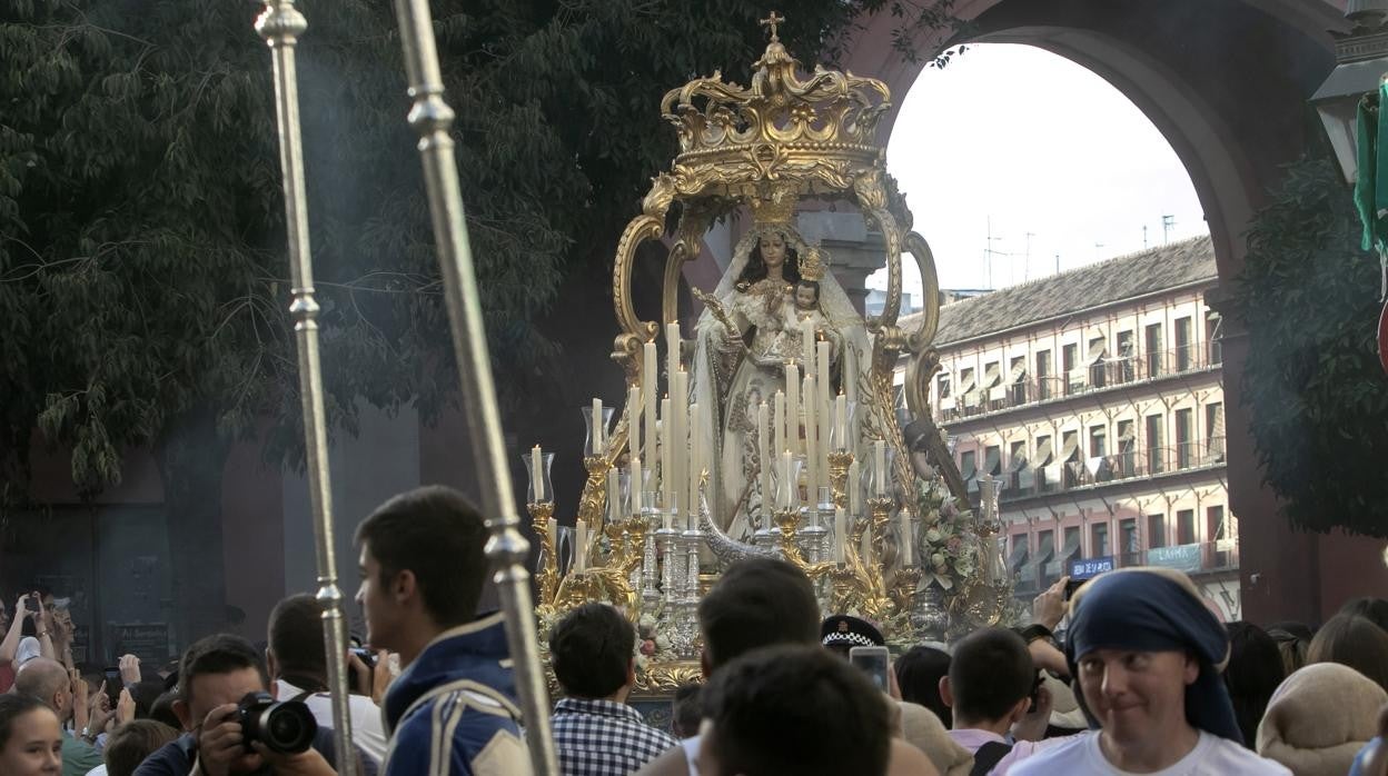 Procesión de la Virgen del Socorro por las calles de Córdoba en septiembre