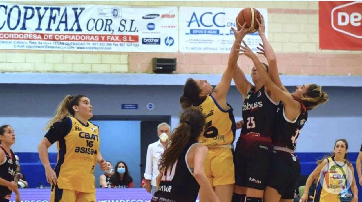 Lance de un partido de esta temporada del Dobuss Córdoba