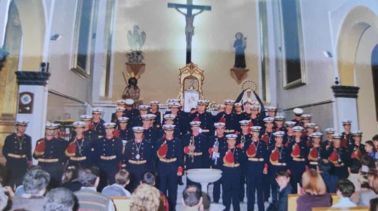 Formación inicial de la Banda de cornetas y tambores de Coronación de Espinas, en 1996