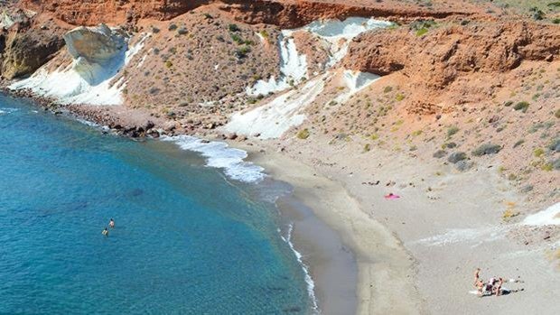 Buscan a dos bañistas en Cala Rajá en Níjar