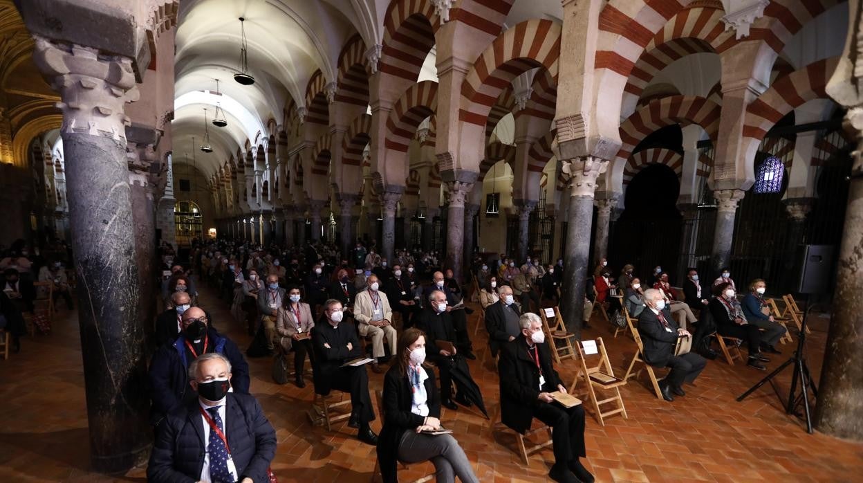 Asistentes a un congreso religioso celebrado en la Mezquita-Catedral