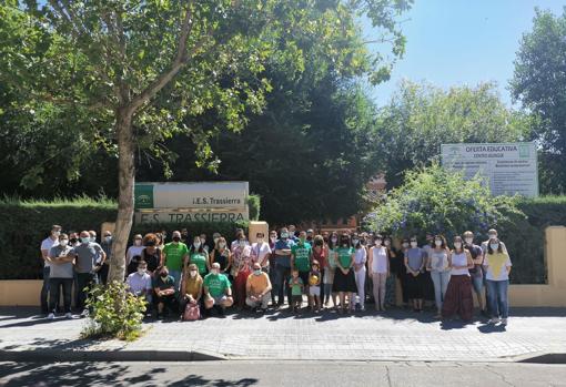 Concentración de apoyo de los profesores del IES Trasierra en Córdoba