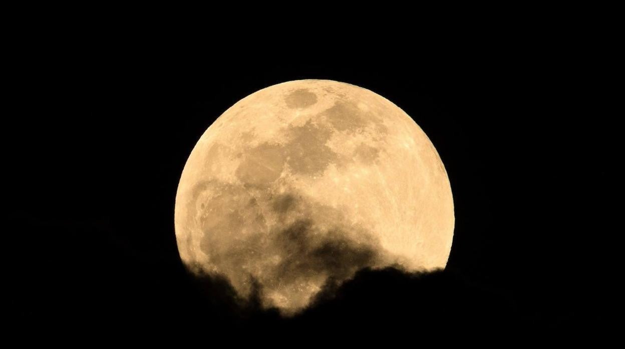 La última superluna del año se podrá ver esta noche