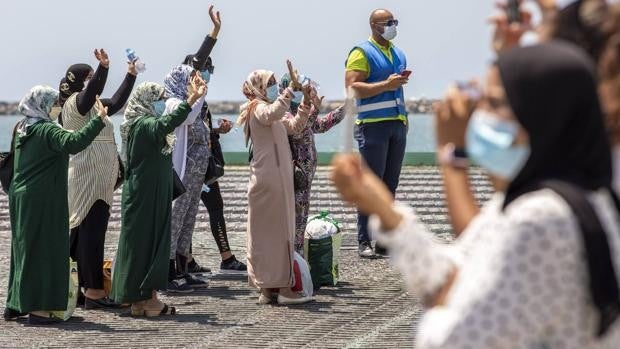 Oleada de críticas a la ministra de Trabajo por «criminalizar» a los agricultores de Huelva