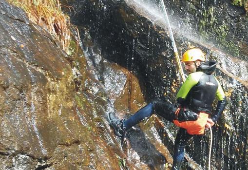 El barco solar y otras actividades de aventura para disfrutar de la Sierra de Cazorla, Segura y Las Villas