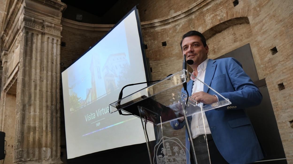 El alcalde, en la presentación del proyecto del alminar